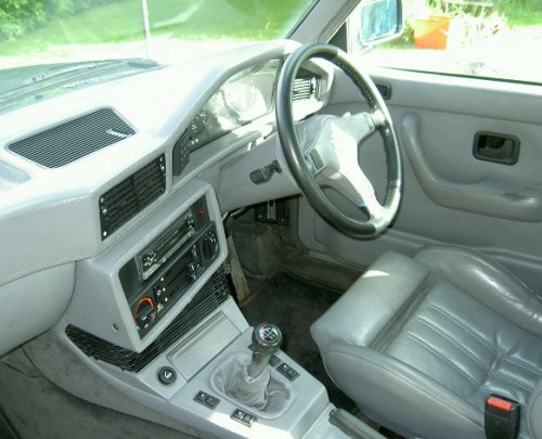 BMW E28 M5 leather dashboard