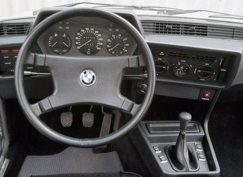 BMW E24 dashboard